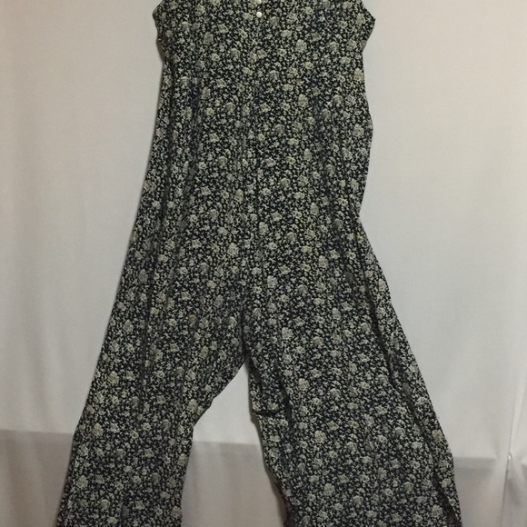 Vintage Floral Romper from Express - Picture 3 of 6